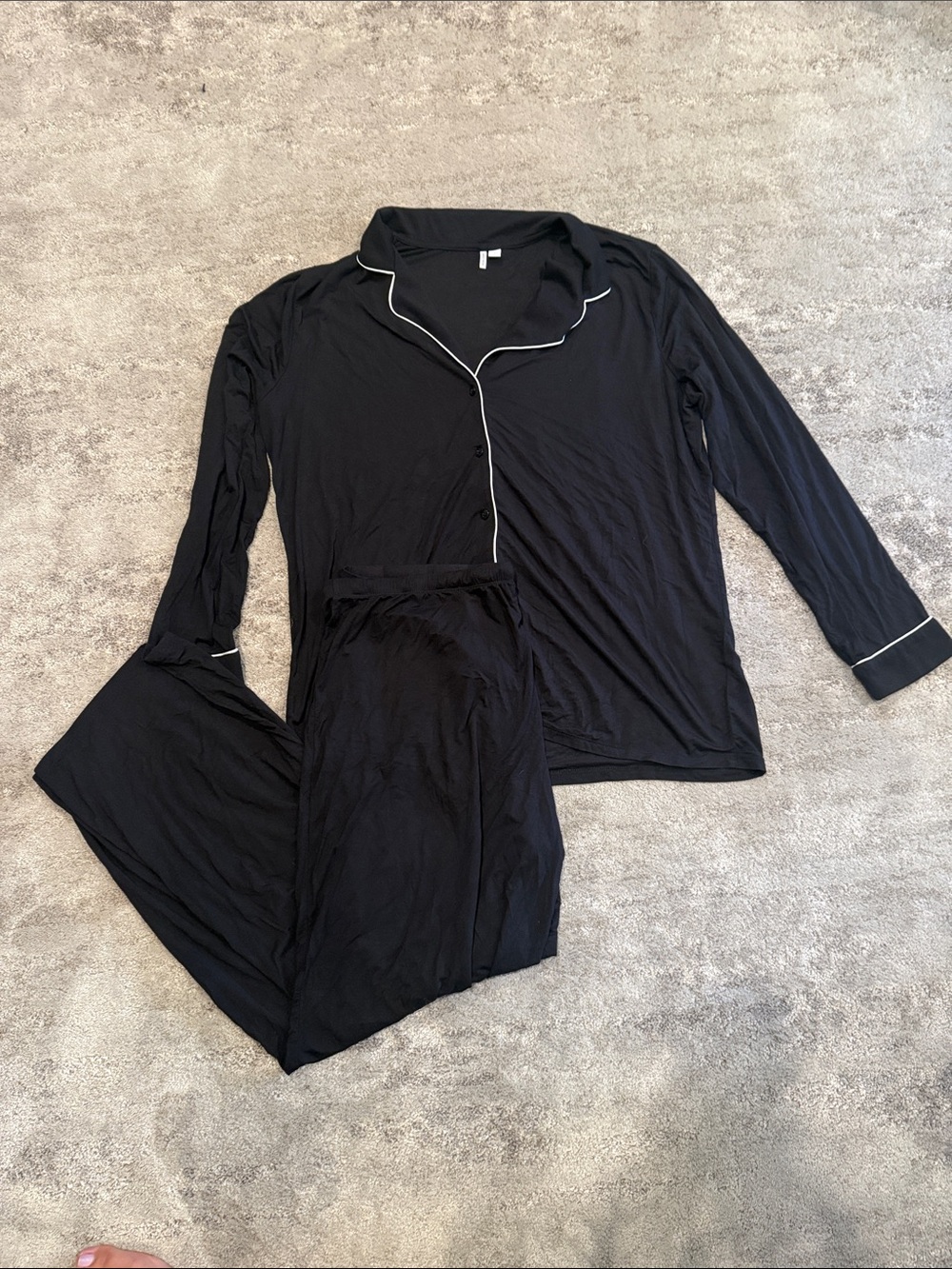 NORDSTROM Classic Black Women's Pajama Set with White Piping